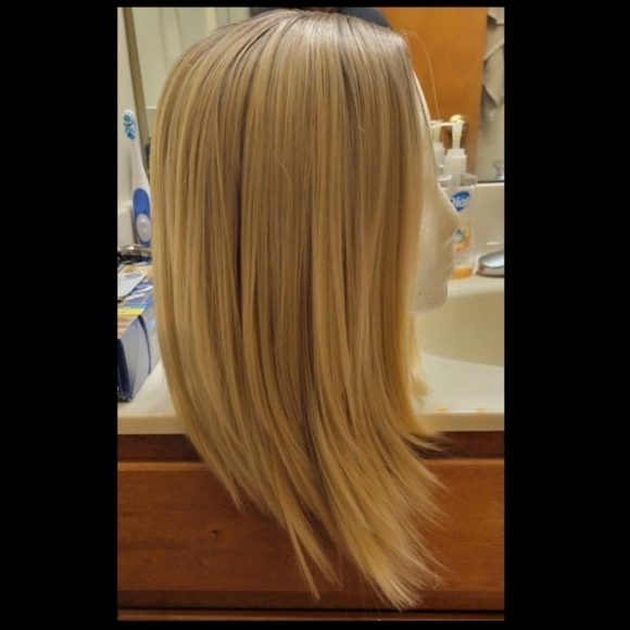 ♥︎New Blonde Ombre Wig + Free Gift♥︎ - Picture 6 of 12
